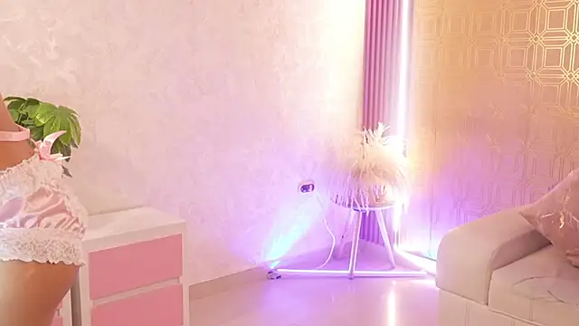 Bella19  online show from 05/26/26, 08:27
