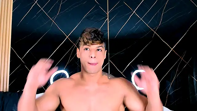 Owen Muzcle online show from 10/20/25, 04:18