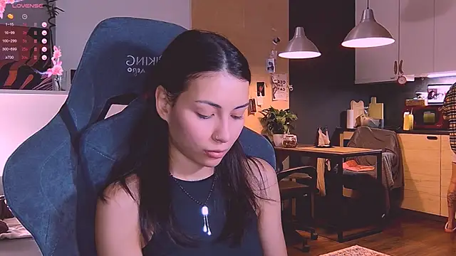 KatiKate online show from 10/21/25, 05:13