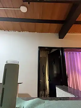 Snapshot of ShyVibes_ chatting on 11/18/25, 07:18 ShyVibes online show from 11/18/25, 07:18