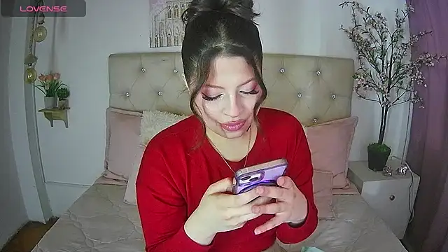 Snapshot of ShyVibes_ chatting on 12/14/25, 08:57 ShyVibes online show from 12/14/25, 08:57