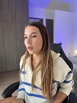 SophieRaily  online show from 11/10/25, 06:07