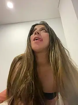 girl anni online show from 02/07/25, 04:27