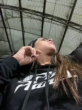 girl anni online show from 02/21/25, 12:16