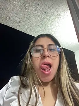 girl anni online show from 10/07/25, 11:13