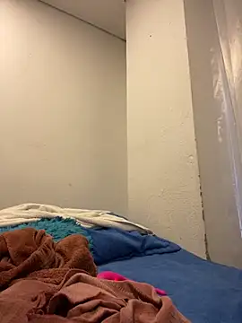 girl anni online show from 10/21/25, 04:41