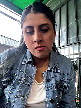 girl anni online show from 10/22/25, 10:20