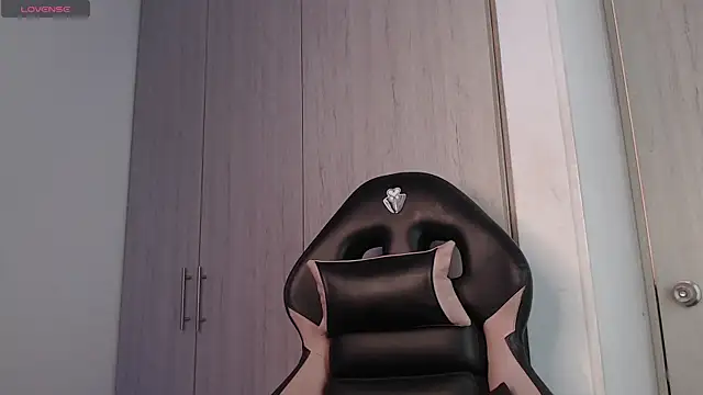 LilaFisher online show from 12/20/24, 11:32