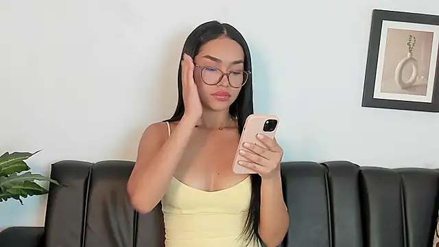 Mia petite01 online show from 09/17/25, 09:49