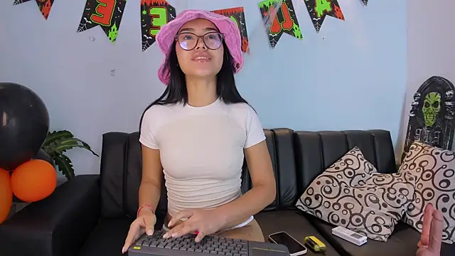 Mia petite01 online show from 10/09/25, 11:36