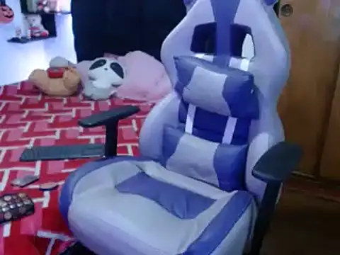 Snapshot of angellove90 chatting on 12/06/24, 02:35 angellove90 online show from 12/06/24, 02:35