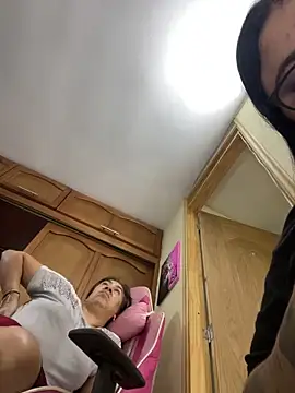 Snapshot of alissonfernandez_ chatting on 10/31/25, 12:44 alissonfernandez online show from 10/31/25, 12:44