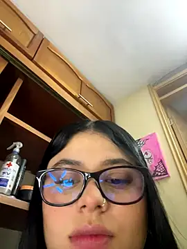 Snapshot of alissonfernandez_ chatting on 11/13/25, 10:08 alissonfernandez online show from 11/13/25, 10:08