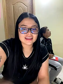 Snapshot of alissonfernandez_ chatting on 11/17/25, 11:43 alissonfernandez online show from 11/17/25, 11:43