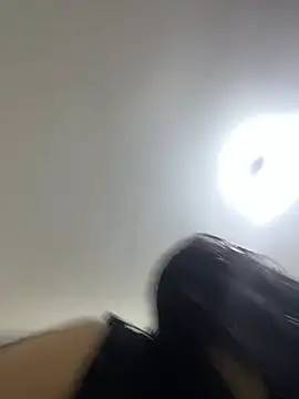 Snapshot of alissonfernandez_ chatting on 07/05/26, 10:28 alissonfernandez online show from 07/05/26, 10:28