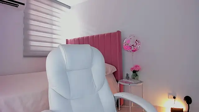 Ninamirley online show from 12/14/24, 01:05