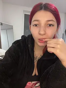 Alissa kiss online show from 12/18/24, 12:21