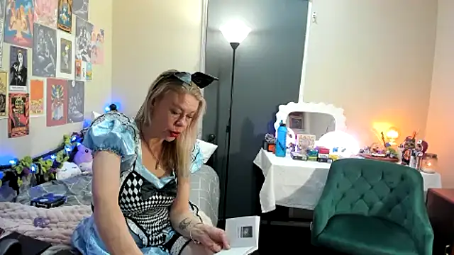 YourMuseLily online show from 12/14/24, 12:44