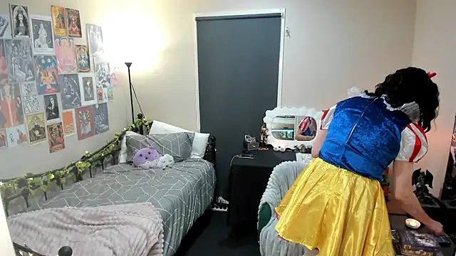 YourMuseLily online show from 01/13/25, 11:41