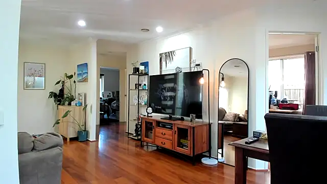 YourMuseLily online show from 01/17/25, 06:36