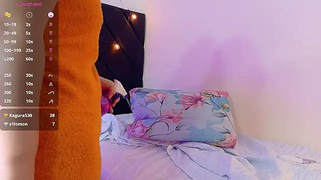 hornybarelylegalgirl online show from 06/03/26, 02:33