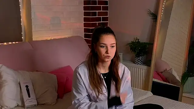 HarrietBulmer online show from 12/10/24, 09:22
