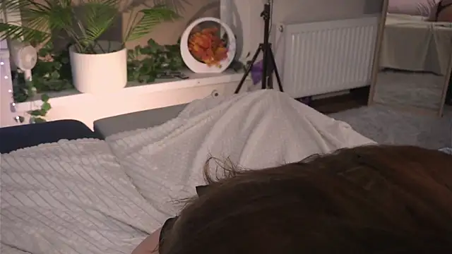 HarrietBulmer online show from 02/04/25, 03:54