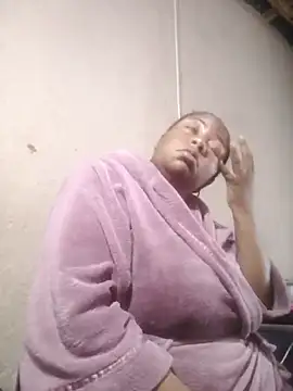 Snapshot of bustyboobs6 chatting on 10/23/25, 04:45 bustyboobs6 online show from 10/23/25, 04:45