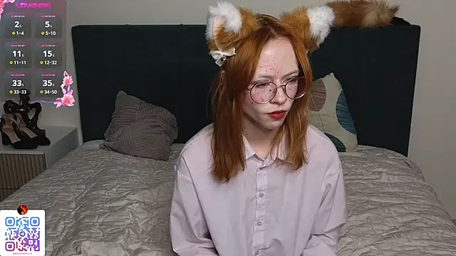 Snapshot of LynneByron chatting on 01/11/25, 04:03 LynneByron online show from 01/11/25, 04:03