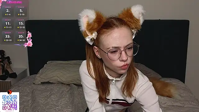 Snapshot of LynneByron chatting on 01/14/25, 04:08 LynneByron online show from 01/14/25, 04:08