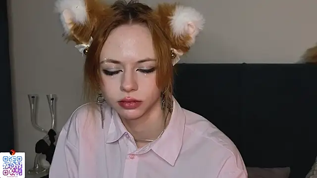 Snapshot of LynneByron chatting on 02/07/25, 04:03 LynneByron online show from 02/07/25, 04:03