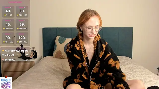 Snapshot of LynneByron chatting on 02/26/25, 10:42 LynneByron online show from 02/26/25, 10:42