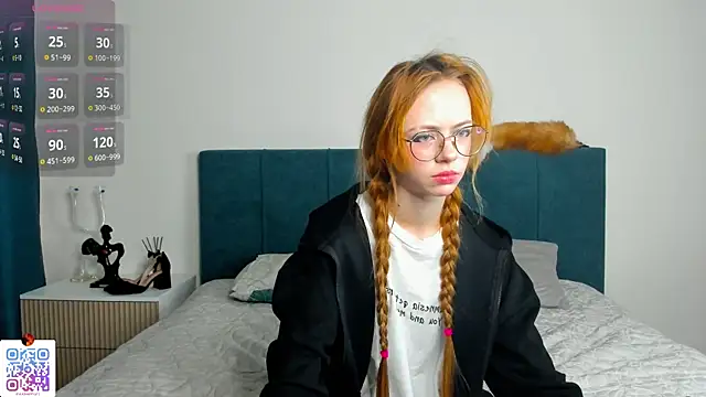 Snapshot of LynneByron chatting on 03/06/25, 05:00 LynneByron online show from 03/06/25, 05:00
