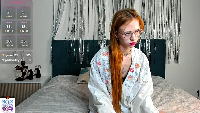 Snapshot of LynneByron chatting on 03/12/25, 07:17 LynneByron online show from 03/12/25, 07:17