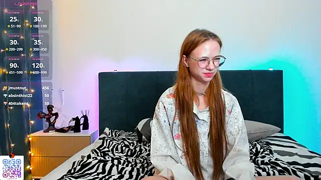 Snapshot of LynneByron chatting on 03/19/25, 07:27 LynneByron online show from 03/19/25, 07:27