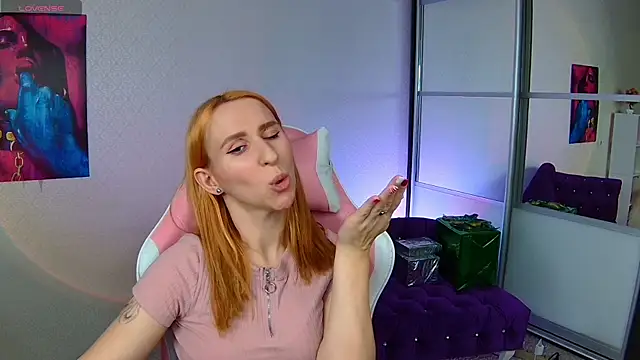 Snapshot of AliceBYKiss chatting on 01/10/25, 07:11 AliceBYKiss online show from 01/10/25, 07:11