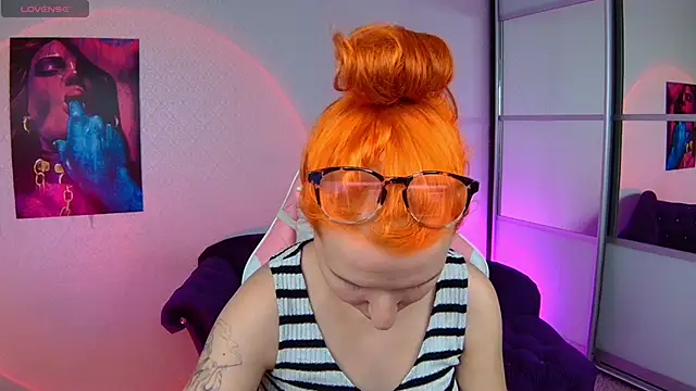 Snapshot of AliceBYKiss chatting on 02/02/25, 01:08 AliceBYKiss online show from 02/02/25, 01:08