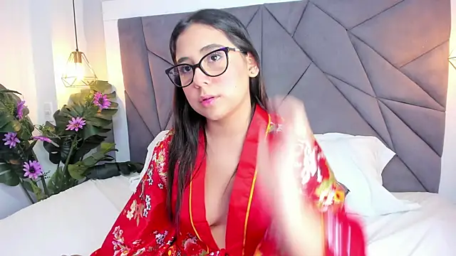 Snapshot of MelodyRey_ chatting on 03/08/25, 06:43 MelodyRey online show from 03/08/25, 06:43