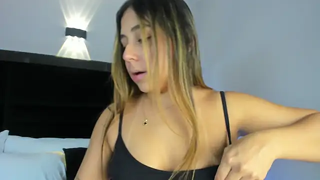 Snapshot of MelodyRey_ chatting on 09/12/25, 10:54 MelodyRey online show from 09/12/25, 10:54