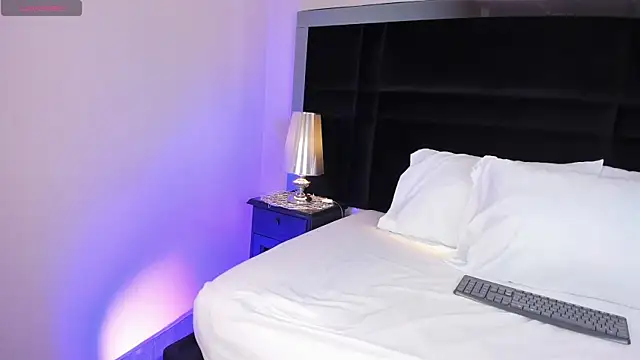 Snapshot of MelodyRey_ chatting on 10/31/25, 10:55 MelodyRey online show from 10/31/25, 10:55