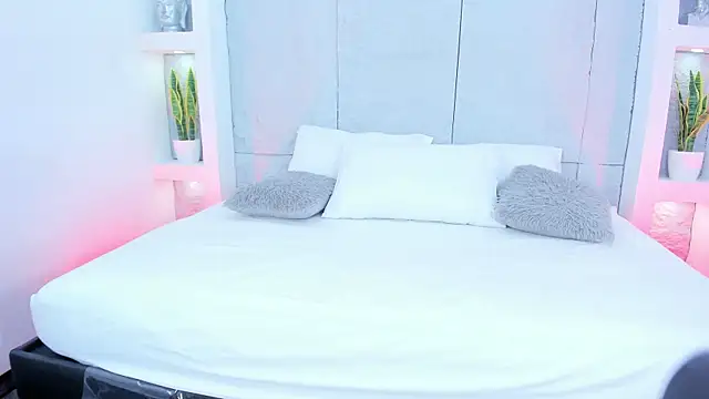 Snapshot of MelodyRey_ chatting on 12/03/25, 10:41 MelodyRey online show from 12/03/25, 10:41