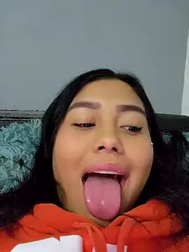 Snapshot of Val_clarck chatting on 12/05/24, 03:26 Val clarck online show from 12/05/24, 03:26