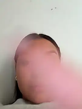 Snapshot of Val_clarck chatting on 12/20/24, 04:04 Val clarck online show from 12/20/24, 04:04