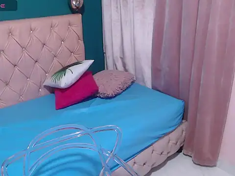 Snapshot of renata_milf_ chatting on 10/29/25, 11:45 renata milf  online show from 10/29/25, 11:45