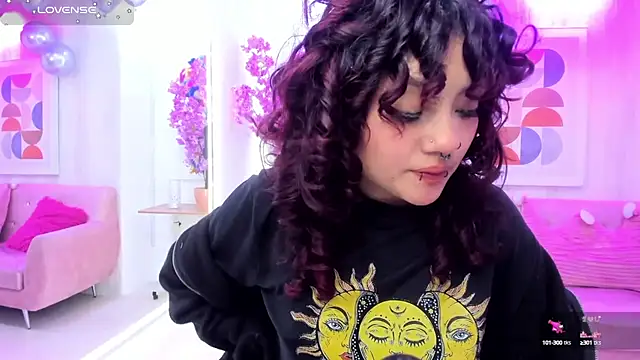 Snapshot of Theia_moon chatting on 09/14/25, 05:28 Theia moon online show from 09/14/25, 05:28