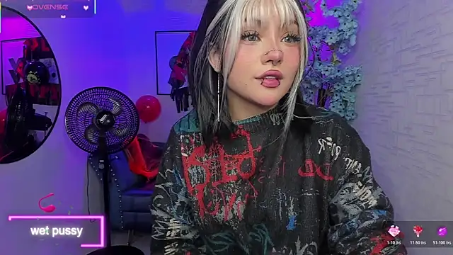 Snapshot of Theia_moon chatting on 11/03/25, 01:23 Theia moon online show from 11/03/25, 01:23