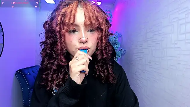 Snapshot of Theia_moon chatting on 11/13/25, 02:49 Theia moon online show from 11/13/25, 02:49