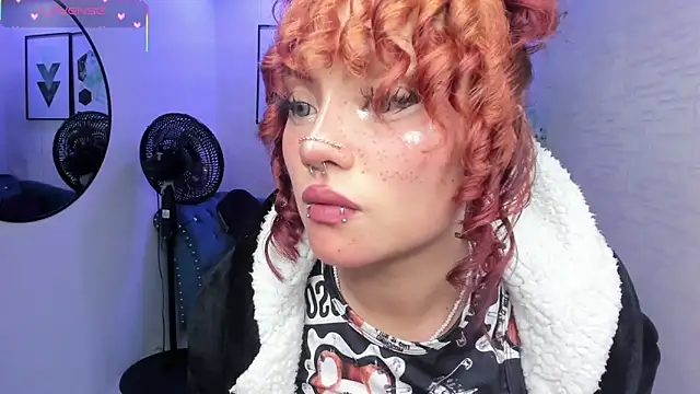 Snapshot of Theia_moon chatting on 11/16/25, 05:02 Theia moon online show from 11/16/25, 05:02