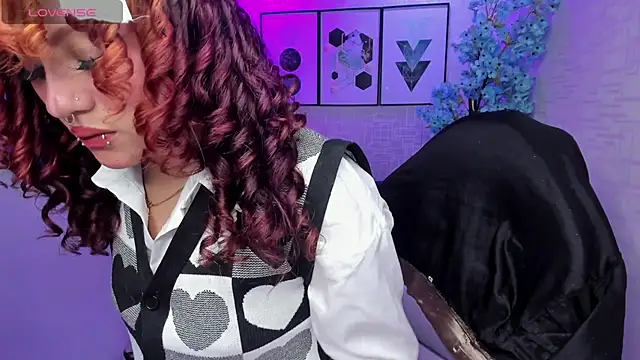 Snapshot of Theia_moon chatting on 12/01/25, 01:49 Theia moon online show from 12/01/25, 01:49