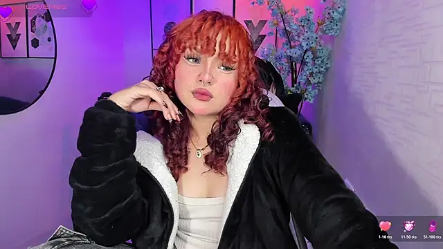 Snapshot of Theia_moon chatting on 12/14/25, 03:45 Theia moon online show from 12/14/25, 03:45